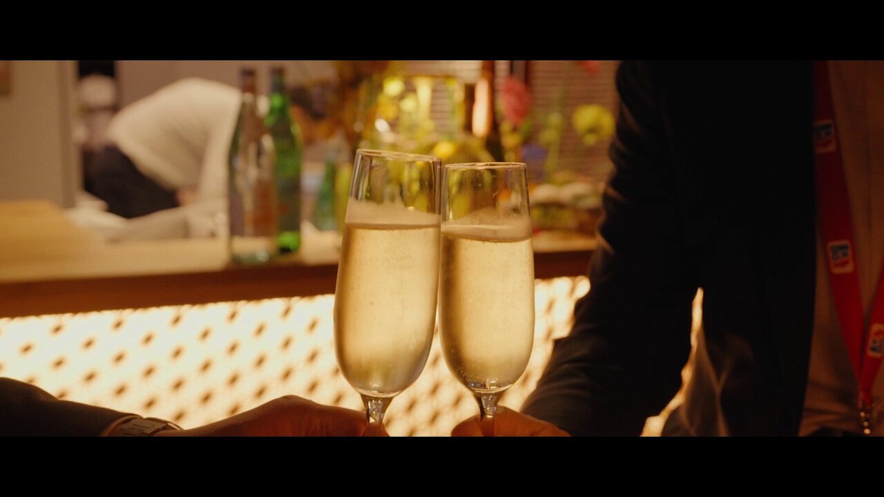 大阪ベイエリアの夜景を望むダイニング